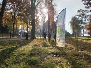 Nowy sad założony przy Parafii Kościoła Starokatolickiego Mariawitów w Dobrej 27.10.2021r. w ramach projektu Owoce pamięci, 